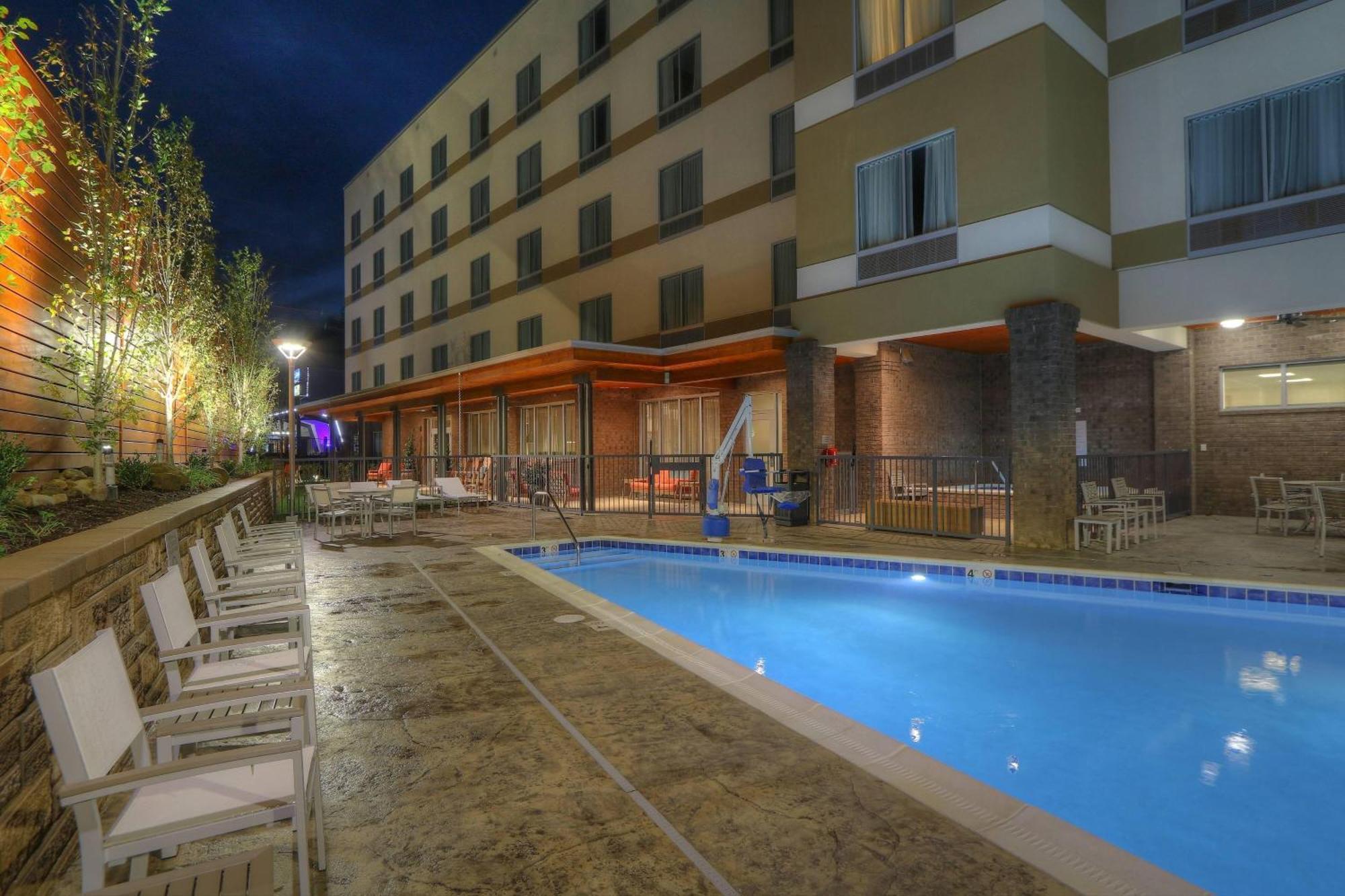 Fairfield Inn & Suites By Marriott Gatlinburg Downtown Exterior photo
